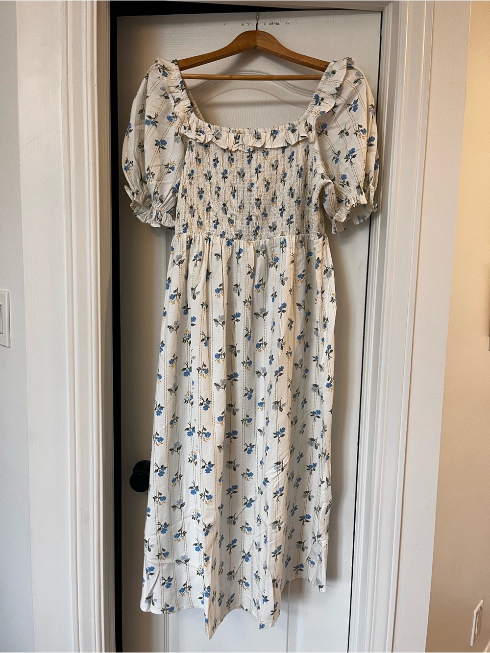 New Look Cream Midi Dress with Blue Floral Print and Puff Sleeves